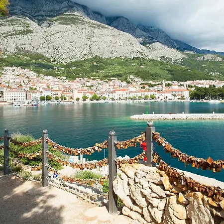 Holiday Drobnjak Makarska